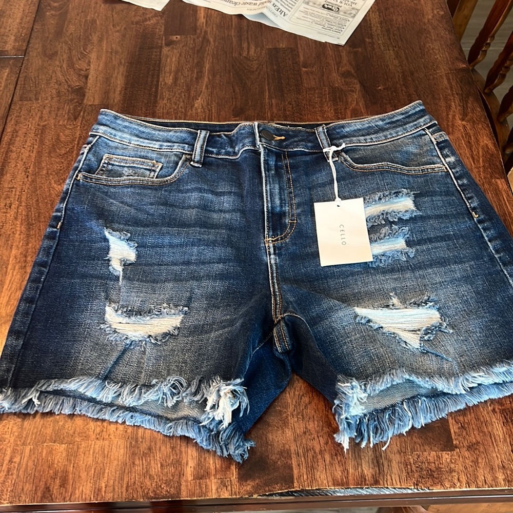 Cello jean short, Size Large, High Rise, Super stretch